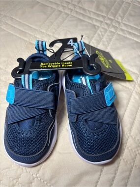 Athletic Works size 4 Navy and Light Blue Baby Walker Sneakers